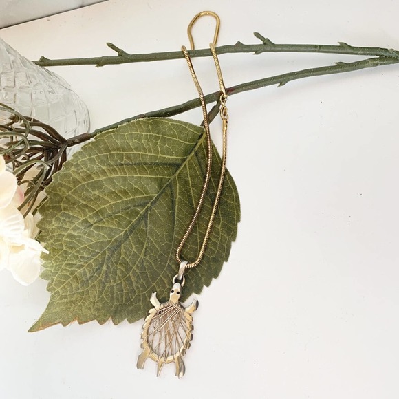 Vintage Napier Gold Tone Sea Turtle Necklace Metal Wire Wrap Pendant 15" DR2 - Picture 9 of 9